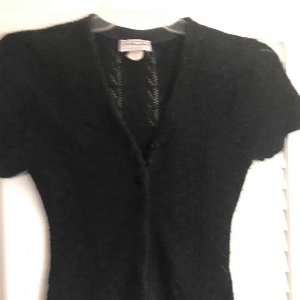 V neck, shirt sleeve top/sweater